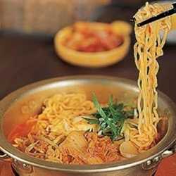 indomie rasa ayam spesial diubah sup Kimchi Ramyun